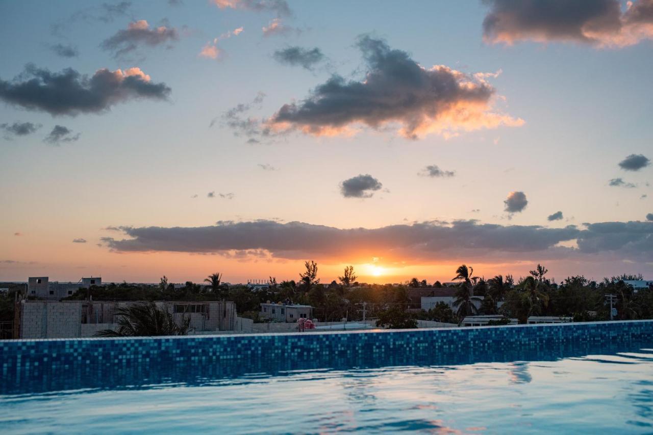 Hotel Mayari Holbox ภายนอก รูปภาพ Sunset over Tulum