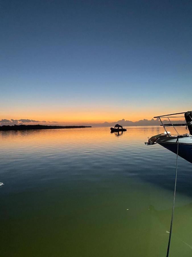Hotel Mayari Holbox ภายนอก รูปภาพ Sunset at the Marina