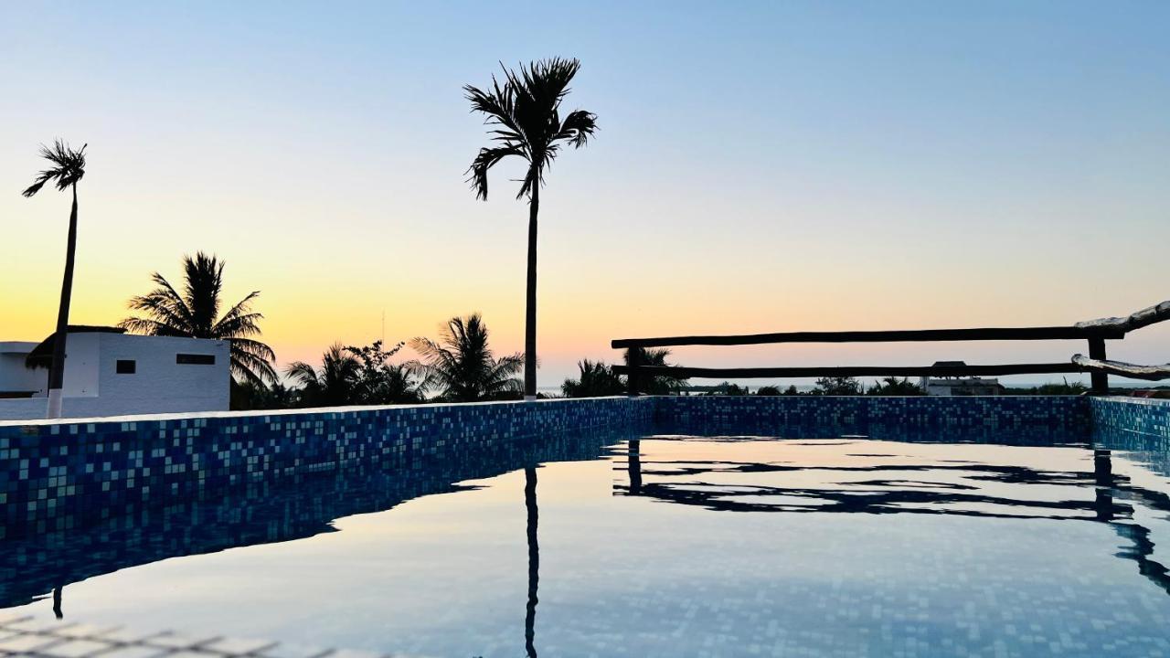 Hotel Mayari Holbox ภายนอก รูปภาพ Sunset at the beach