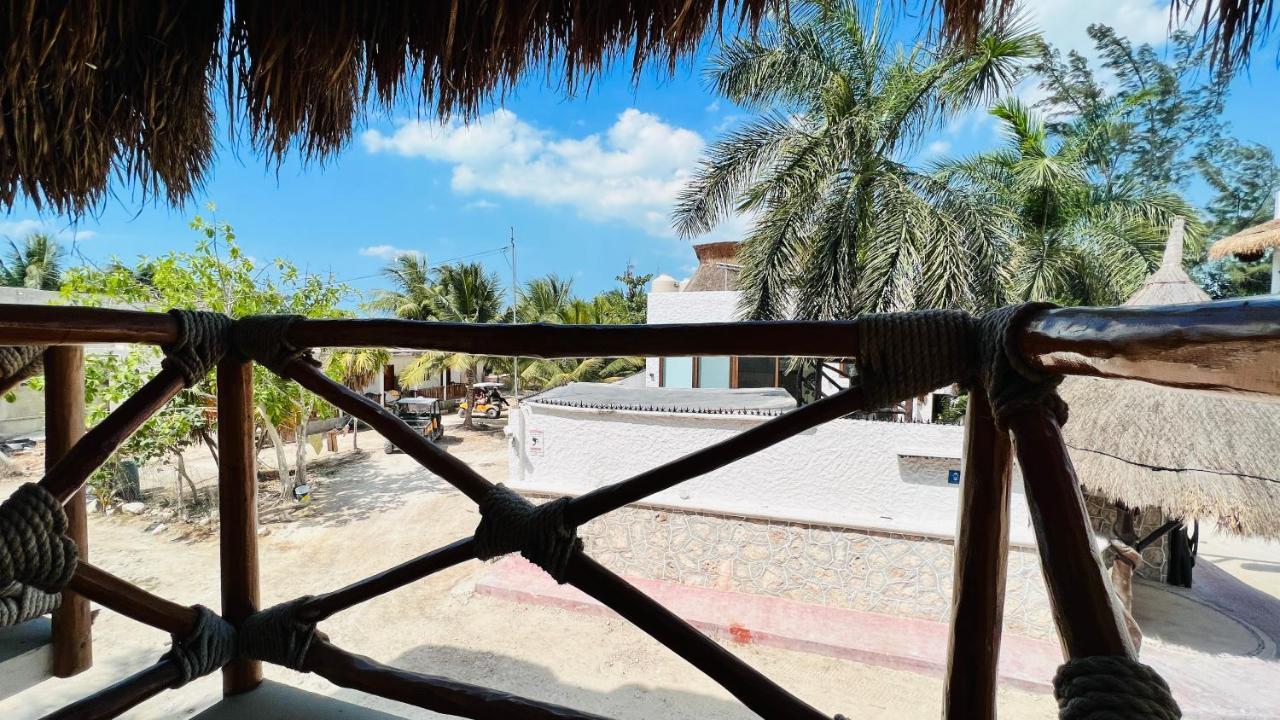 Hotel Mayari Holbox ภายนอก รูปภาพ View of the beach from the hotel