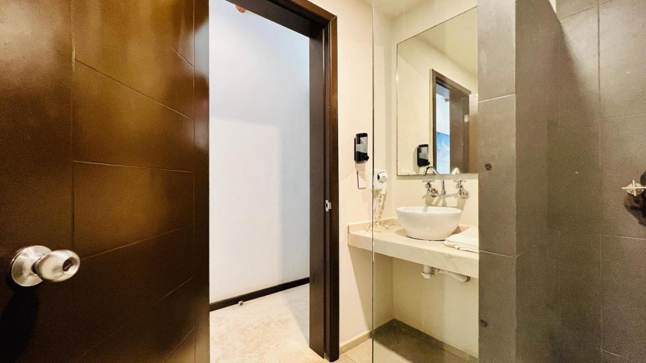 Hotel Mayari Holbox ภายนอก รูปภาพ Bathroom of a hotel room
